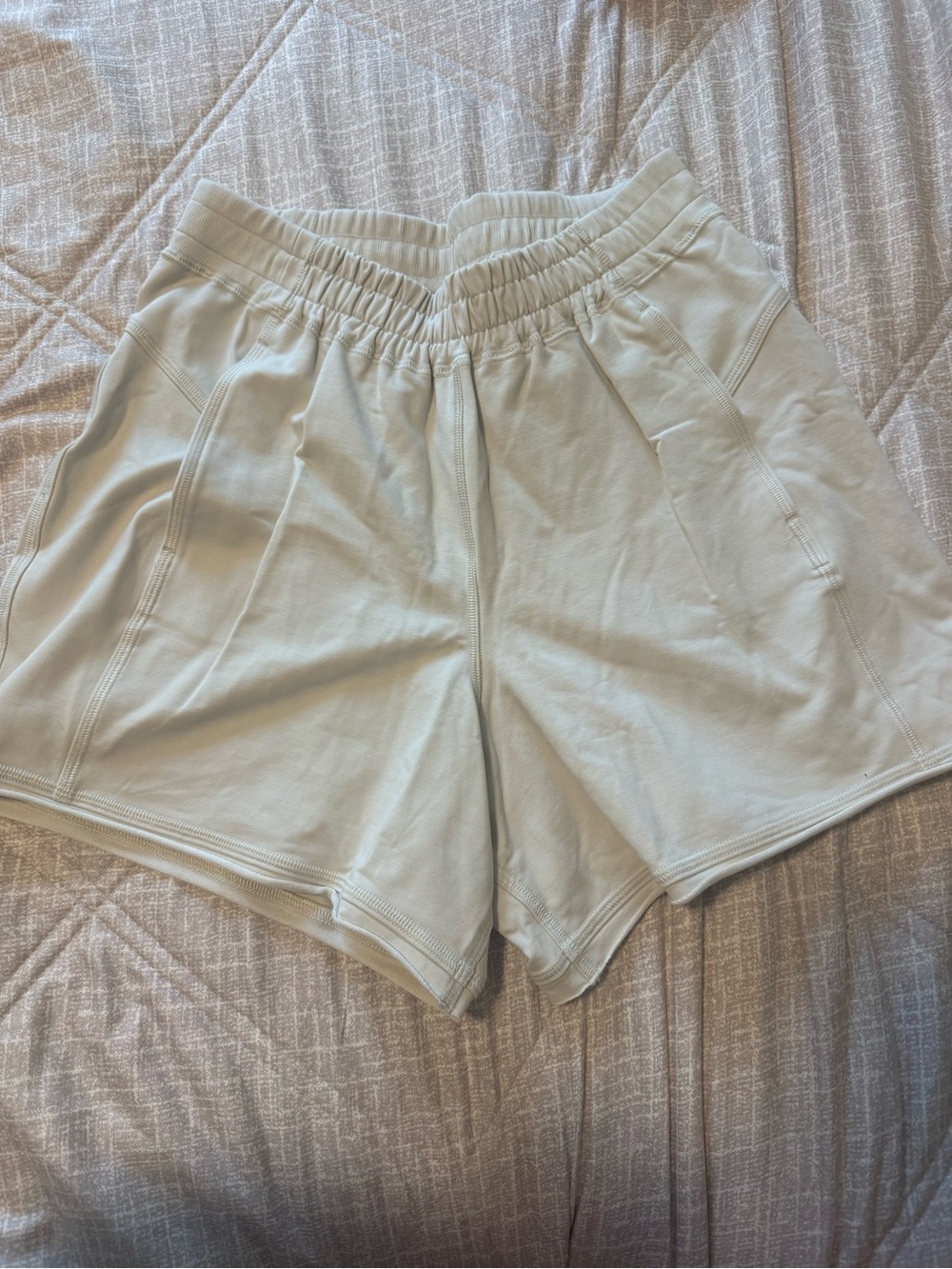 lululemon High Rise Shorts 4” size 6